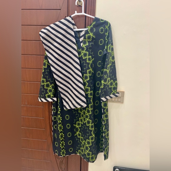 CHARIZMA Black and Green Patterned Dress - Picture 3 of 13